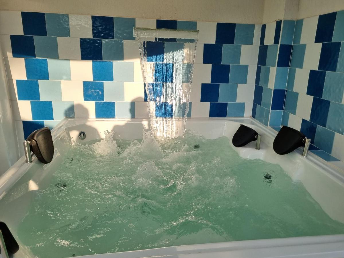 Hotel Antonella Plaza Pinchote Eksteriør billede